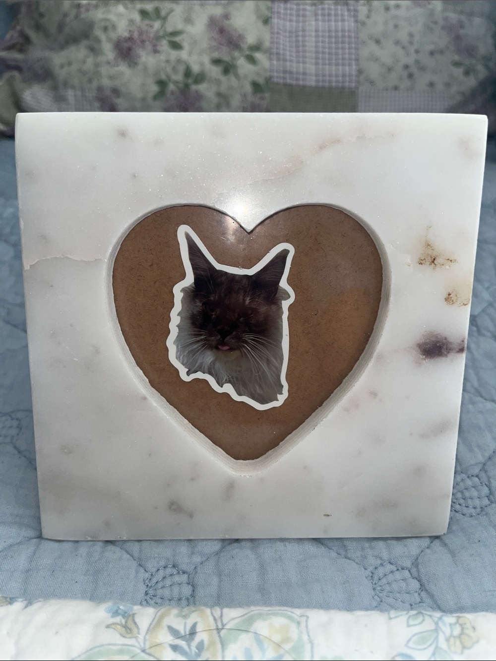 Heart-Shaped White Marble Photo frame - Elegant Home Accent heavy